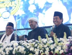 Anwar Zahid, Bib Bidin dan Ribuan Masyarakat Meriahkan Milad ke-63 Fakultas Hukum Unissula dengan Bersholawat