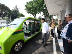 Hebat! Wapres Gibran Kepincut Mobil Listrik Molisa Karya Mahasiswa FTI Unissula, Diundang Khusus ke Istana Negara