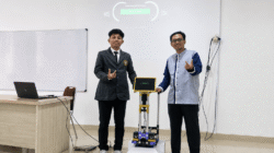Mahasiswa FTI Unissula Kembangkan Robot Pelayan Restoran Berbasis AI