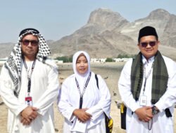 Apresiasi Pecinta Al-Qur’an, YBWSA Berangkatkan Munawaroh dan Ripto Utomo Umrah Gratis