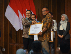 Unissula Terima Penghargaan Dari Menteri Koordinator Pemberdayaan Masyarakat atas Komitmen Pengentasan Kemiskinan